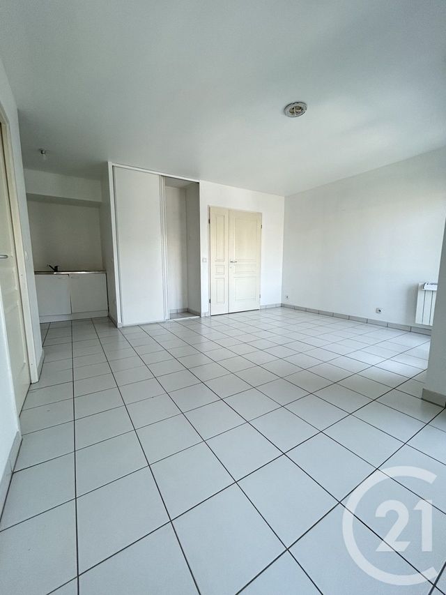 Appartement F2 à louer - 2 pièces - 43.0 m2 - LA COURNEUVE - 93 - ILE-DE-FRANCE - Century 21 Wilson Immobilier
