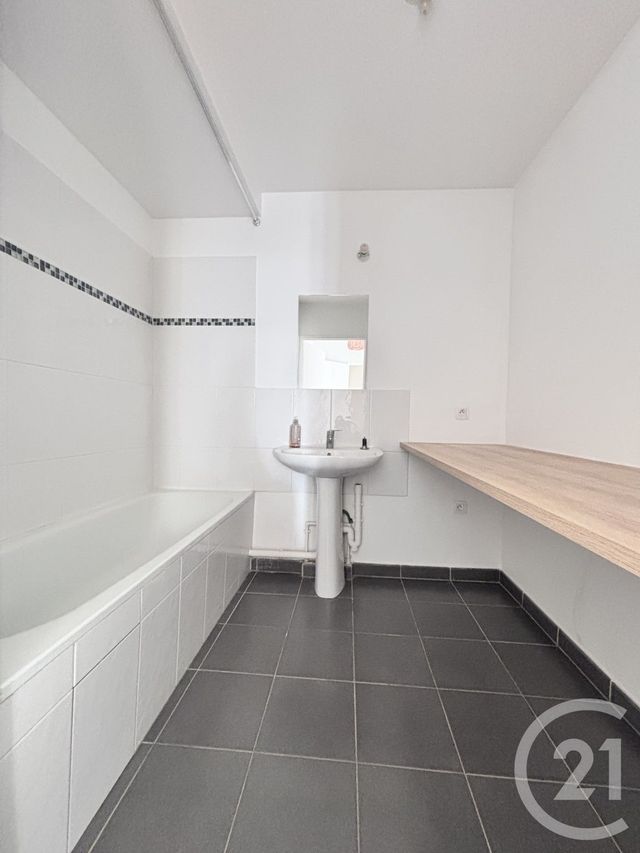 Appartement F3 à vendre - 3 pièces - 66.09 m2 - ST DENIS - 93 - ILE-DE-FRANCE - Century 21 Wilson Immobilier