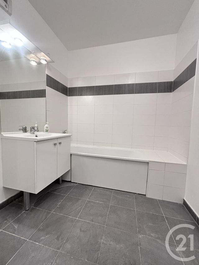 Appartement F3 à vendre - 3 pièces - 69.46 m2 - LA PLAINE ST DENIS - 93 - ILE-DE-FRANCE - Century 21 Wilson Immobilier