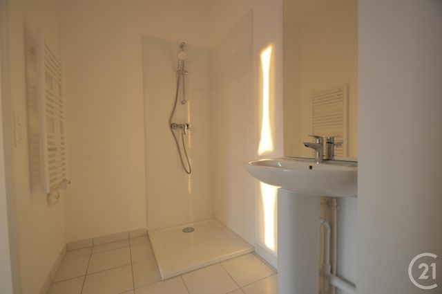 Appartement F4 à louer - 4 pièces - 78.8 m2 - L ILE ST DENIS - 93 - ILE-DE-FRANCE - Century 21 Wilson Immobilier