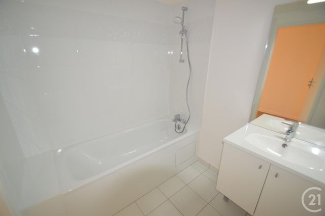 Appartement F4 à louer - 4 pièces - 78.8 m2 - L ILE ST DENIS - 93 - ILE-DE-FRANCE - Century 21 Wilson Immobilier