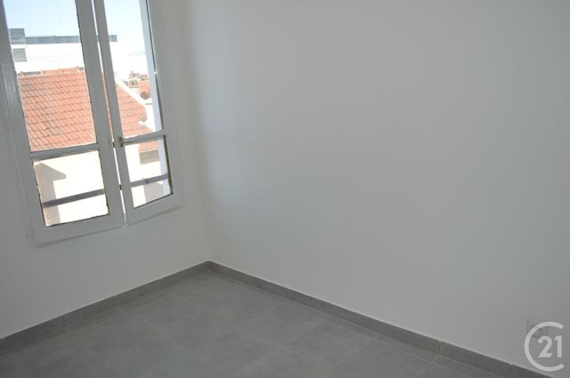 Appartement F1 à louer - 1 pièce - 27.07 m2 - ST DENIS - 93 - ILE-DE-FRANCE - Century 21 Wilson Immobilier