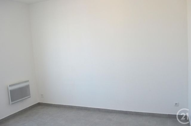 Appartement F1 à louer - 1 pièce - 27.07 m2 - ST DENIS - 93 - ILE-DE-FRANCE - Century 21 Wilson Immobilier